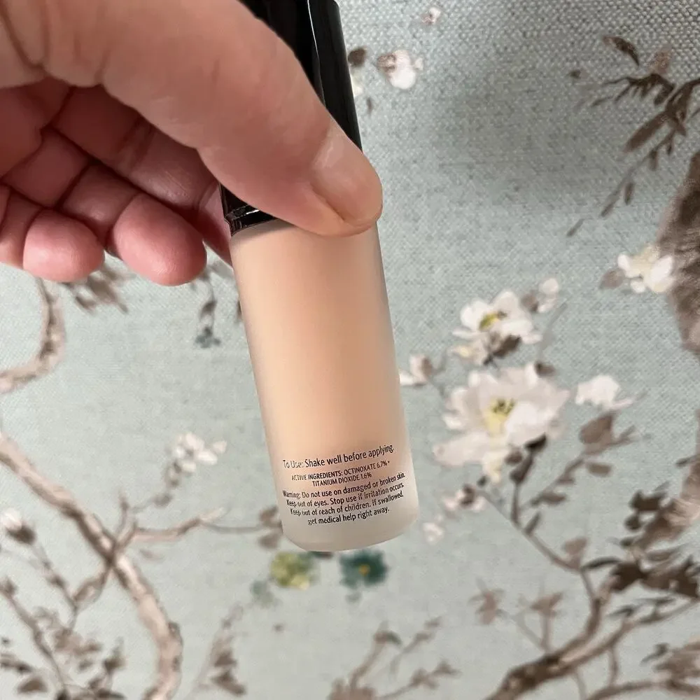 Bobbi Brown Weightless Skin Foundation SPF 15 C-024 Ivory